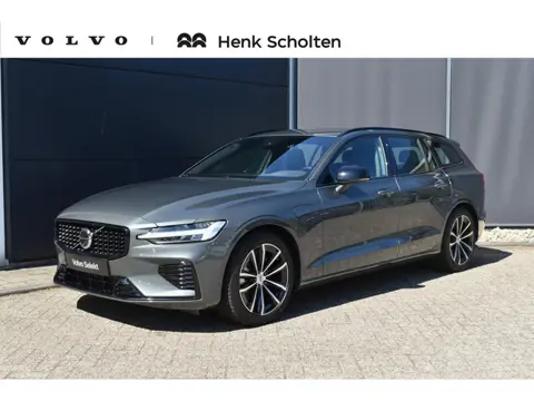 Volvo V60 T6 Plug-in hybrid AWD Plus Dark | Verwarmbare voorstoelen + stuurwiel | Premium Sound by H