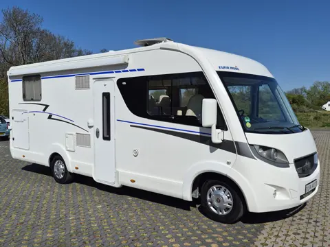 Eura Mobil Mobiel Integraal Integraal Queensbed Dubbele bodem