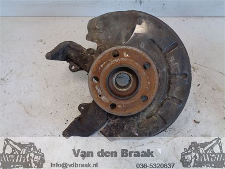 Volkswagen Fox 1.2 6V 2005-2012 Fusee linkss voor