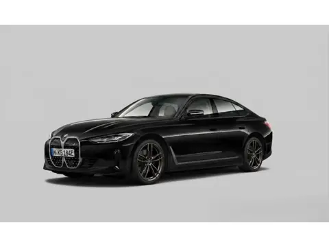 BMW i4 eDrive40 84 kWh | Stoelverwarming | Stuurverwarming | Apple Carplay | Adaptive Cruise Control