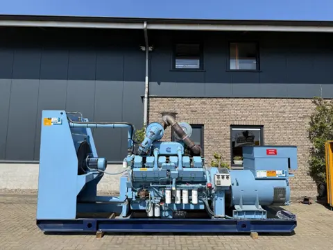 Cummins KTA 38 G1 850 kVA noodstroom aggregaat generatorset