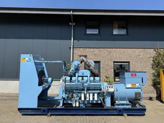 Cummins KTA 38 G1 850 kVA noodstroom aggregaat generatorset