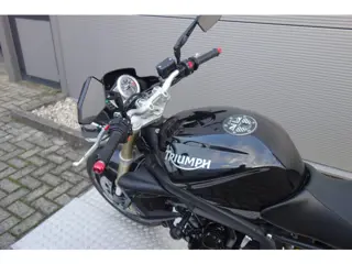 TRIUMPH STREET TRIPLE 675 - 2010
