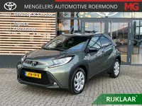 Toyota Aygo X 1.0 VVT-i MT First | Stoelverwarming | Achteruitrijcamera |