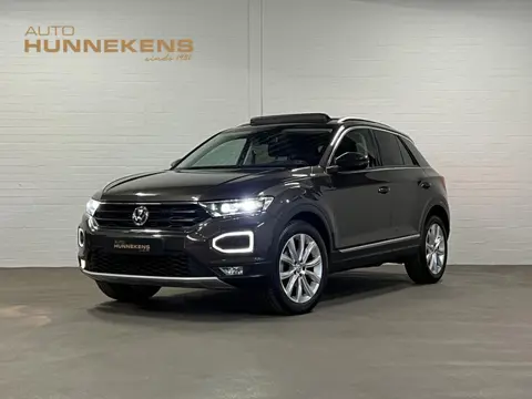 Volkswagen T-Roc 1.5 TSI Sport Open dak | Adapt. cruise | Carplay | Climate control | Navigatie | 18