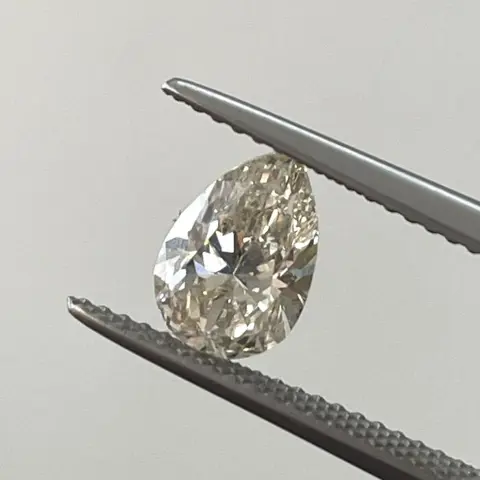 1 pcs Diamant - 1.30 ct - Peer - U to V - light brown -