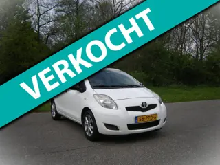 Toyota Yaris 1.3 VVTi Comfort . 5 Deurs . Airco . LMV . Achter spoiler . elc ramen . enz