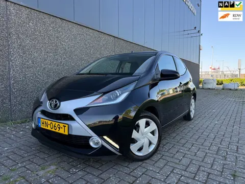 Toyota Aygo 1.0 VVT-i x-play/Dealer OH/CAMERA/AIRCO/NL AUTO