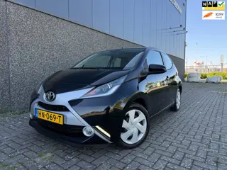 Toyota Aygo 1.0 VVT-i x-play/Dealer OH/CAMERA/AIRCO/NL AUTO