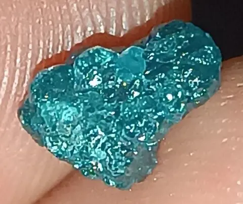 ZONDER RESERVEPRIJS PRACHTIG 1,96 karaat BLAUW RUW
