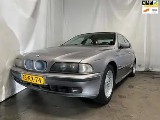 BMW 5-serie 523i Executive - Schade