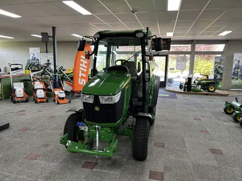 John Deere 3039R-702438