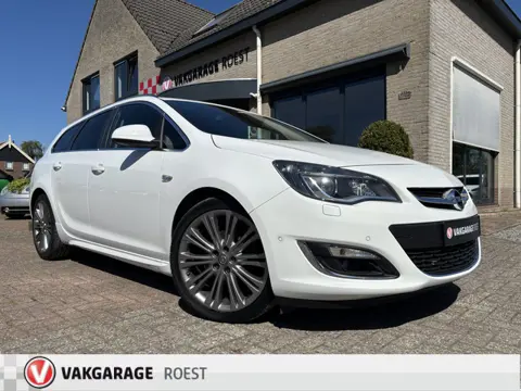Opel Astra Sports Tourer 1.6 Turbo 170pk Sport + GT Trekhaak / Leder / Camera