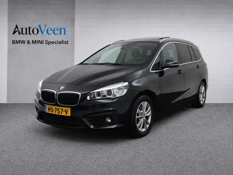 BMW 2-serie Gran Tourer 218i Sport (PANO, HUD, LEDER, STOELVERWARMING, TREKHAAK, GOED ONDERHOUDEN)