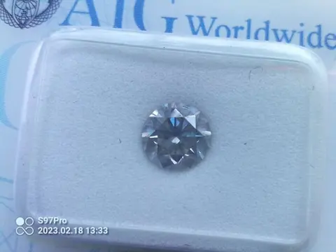 1 pcs Diamant - 0.70 ct - Briljant - J - SI1