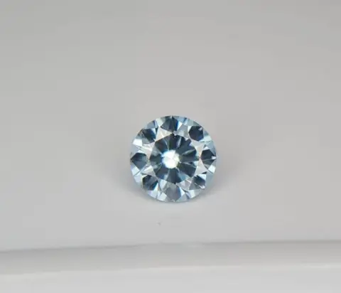 Diamant - 0.17 ct - Briljant, Rond - Fancy Greenish Blue -