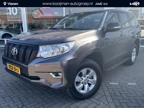 Toyota Land Cruiser 2.8 D-4D Challenger VAN Grijs kenteken 3000kg trekgewicht met o.a. Leder, Trekha