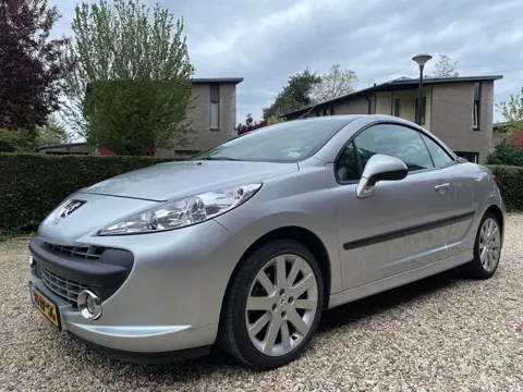Peugeot 207 CC 1.6 VTi Féline