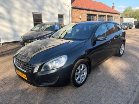 VOLVO V60 T4