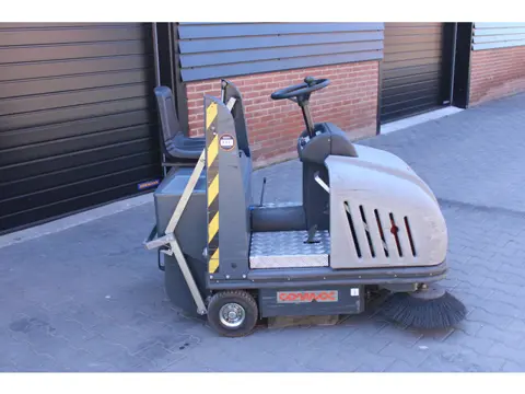 cowaco zit veegmachine elektrische hoogkieper (bj 2010)