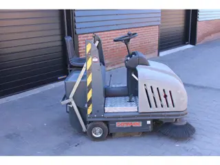 cowaco zit veegmachine elektrische hoogkieper (bj 2010)