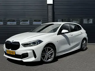 BMW 1-serie 118i High Executive Edition M-Sport Dealer OH | Navi | ACC | Carplay | Sfeer | €19.900,-