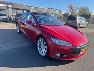 Tesla Model S 85 Base free supercharger