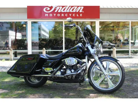 Harley-Davidson Road King  FLHRC Road-King Classic bagger style street glide
