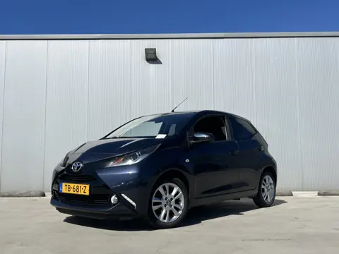 Toyota Aygo 1.0 VVT-i x-joy | All Weather banden | airco automatisch