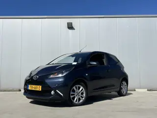 Toyota Aygo 1.0 VVT-i x-joy | All Weather banden | airco automatisch