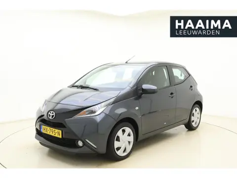 Toyota Aygo 1.0 VVT-i x-play | Airco | Camera | 5 Deuren | Bluetooth | Zuinige motor | Metaallak | E