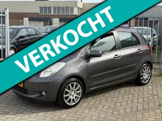Toyota Yaris 1.3 VVTi Sol 5 DEURS! 1E EIGENAAR l NL AUTO NAP! NIEUWSTAAT VOL LEER l AIRCO l LMV l MT