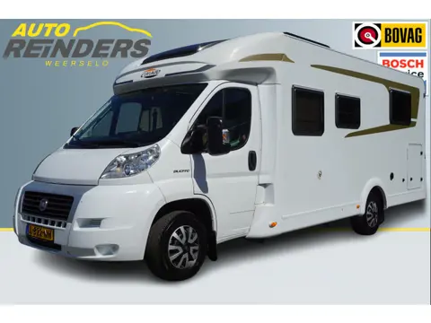 Carado T447 + Enkele bedden/ Fietslift/ Maxxfan/ LPG/ Zonnepanelen/ Euro 5/ Garantie!