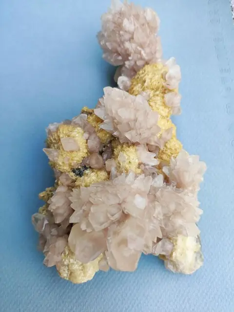 Calciet Kristallen op matrix - 50×85×170 mm - 419 g - (1)