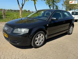 Audi A3 1.6 Attraction Airco/Cruise Control