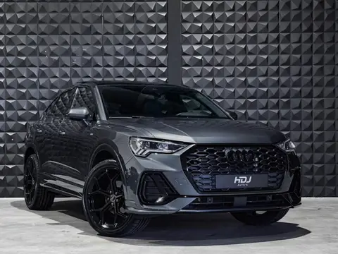 Audi Q3 Sportback 35 TFSI S Edition | Pano | 20"| Side Ass | Keyl | Leer | Camera | Led Li |