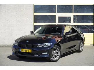 BMW 3 Serie 318i 157PK! Automaat High Business Edition BJ2021 Lmv 17" | Led V+A | Pdc | Elek. trekha