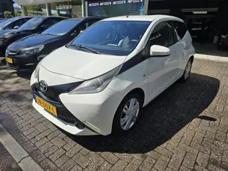 Toyota Aygo 1.0 VVT-i x-play | 1E EIGENAAR | 12MND GARANTIE | AIRCO | LMV | NW APK |