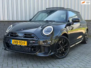 Mini Mini 1.5 Cooper C Classic M John Cooper Works |Pano|Automaat|HeadUp|Carplay|Dodehoek|