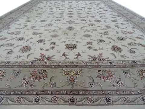 Isphahan met Zijde - Cleaned carpet - 415 cm - 300 cm