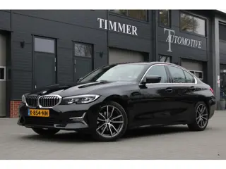 BMW 3-serie 320i High Executive - Leder - Stoelverwarming - Dealer onderhouden - Luxery line 18 Inch