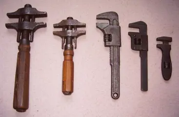 Gereedschap - Set: 5 Antique Wrenches - Predecessors of