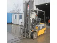 Nissan Heftruck, L30T elektrisch, triplomast, side shift.