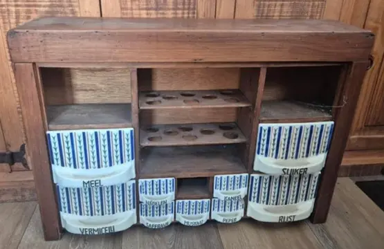 Antiek houten keukenrek met originele lades, uniek stuk!