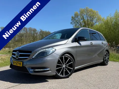 Mercedes-Benz B-klasse 180 Prestige / Panoramadak / H-Leder / 18" Velgen / Stoelverwarming / Clima /