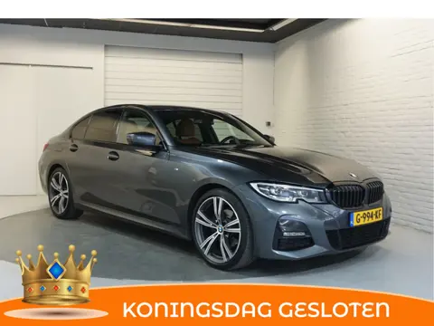 BMW 3-serie 320i M-Pakket | Carplay | 19 inch | Dealeronderhouden | NAP