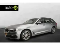 BMW 5 Serie Touring 520i Sportline /  Standkachel / Sportstoelen / Park assist / Camera / Alu wielen