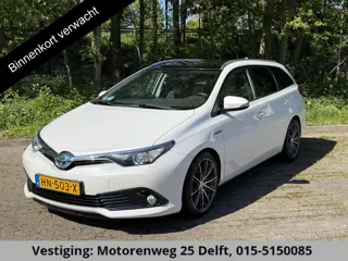 Toyota Auris 1.8 Hybrid Lease Pro . PANORMA DAK . NAVIGATIE . CRUISE CONTROL .
