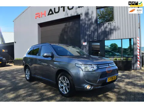 Mitsubishi Outlander 2.0 PHEV instyle | Keyless | Open dak | Leder| Stoelverwarming
