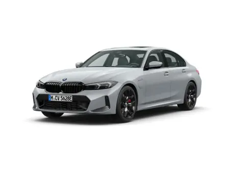 BMW 3-serie 330e M Sport Edition | M sport Pro | Trekhaak | Innovation pack | Comfort pack | Glazen 